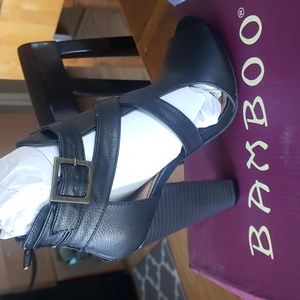 Bamboo size 7.5 heeled bootie